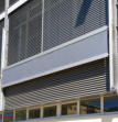 BA24 - Banner Lift Anlage - PVC-Banner im beweglichen Spannrahmen zum einfachen Austausch.