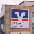 ST09 - Austausch des gedruckten Banners ist problemlos möglich, wie hier am VR-Bank Kasten.